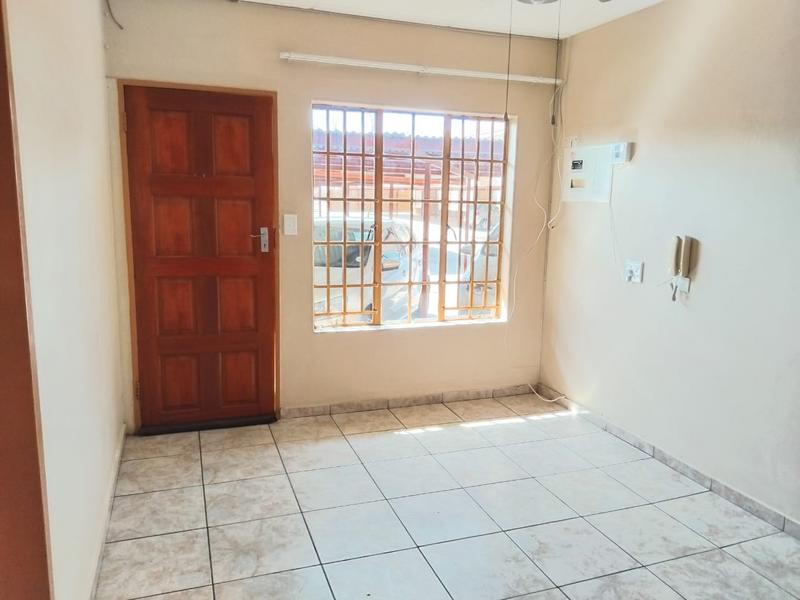 2 Bedroom Property for Sale in Kannoniers Park North West